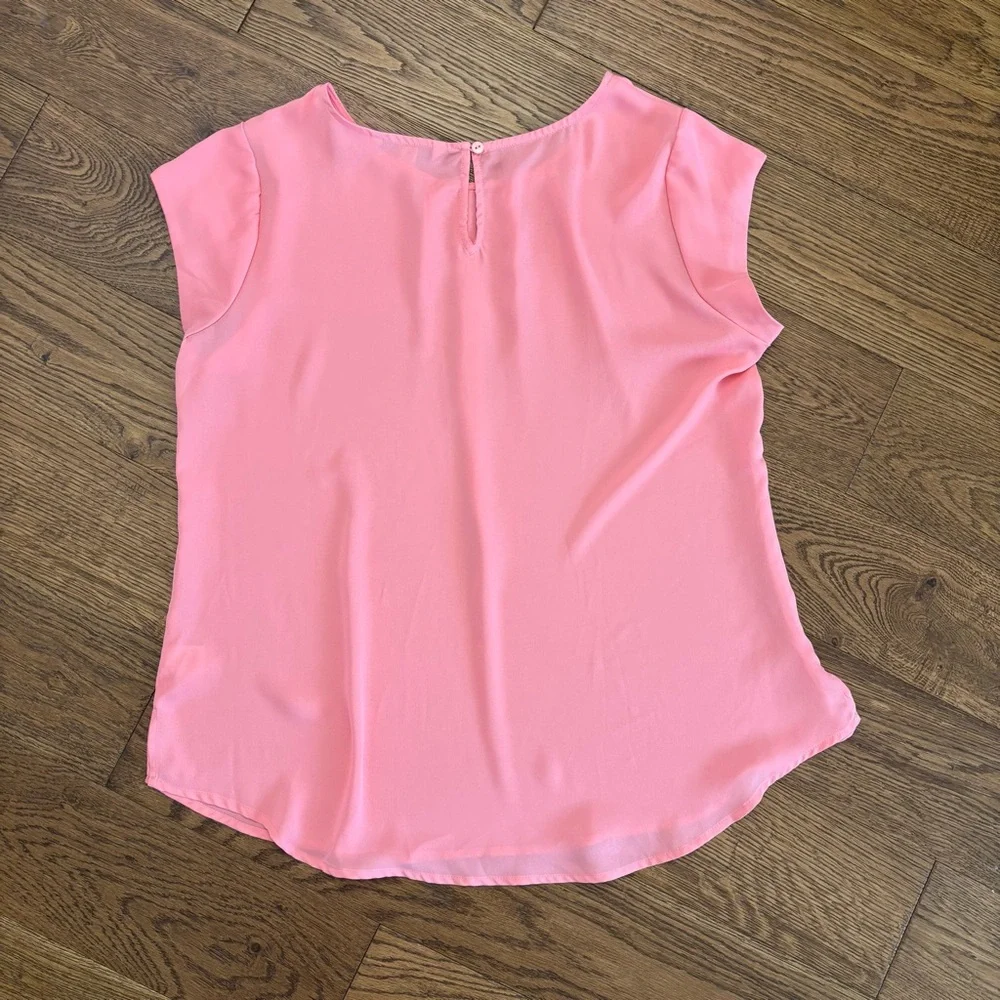 This is a 41 Hawthorn Lexie pleat front blouse - Picture 6 of 8